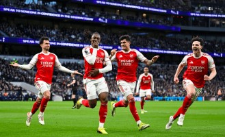 豪门悲喜夜：巴萨3-0登顶 阿森纳4-1热刺5分领跑 利物浦1-0压哨绝杀