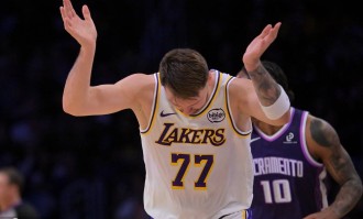 全明星首轮：东契奇票王 字母哥东部第1+老詹西部第9